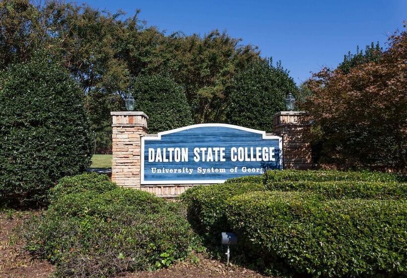 فندق على الطريق Super 8 By Wyndham Dalton/convention Center Area