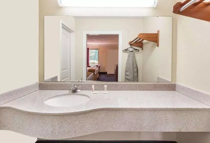 Мотель Super 8 By Wyndham Dalton/convention Center Area