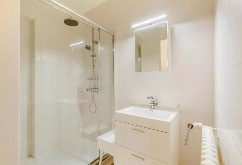 Modern, Mooi En Stijlvol App Vlakbij Winkelstraat