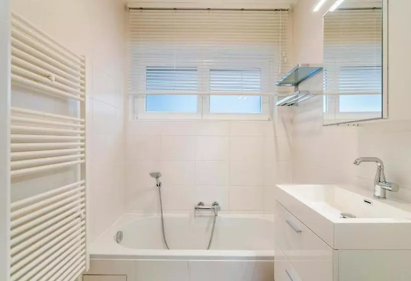 Modern, Mooi En Stijlvol App Vlakbij Winkelstraat