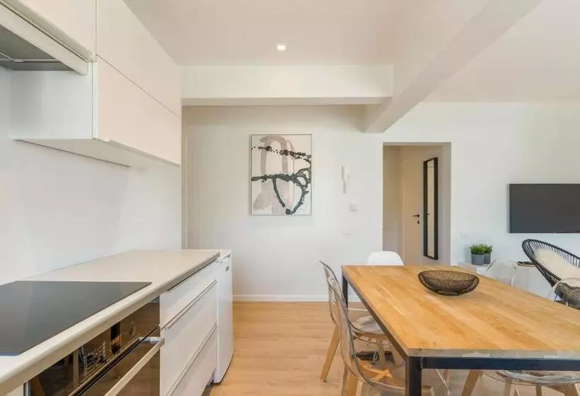 Modern, Mooi En Stijlvol App Vlakbij Winkelstraat