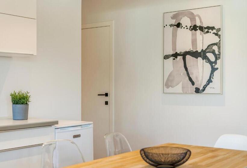 Modern, Mooi En Stijlvol App Vlakbij Winkelstraat