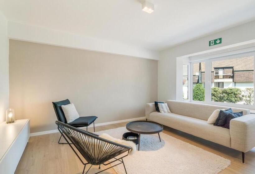 Modern, Mooi En Stijlvol App Vlakbij Winkelstraat