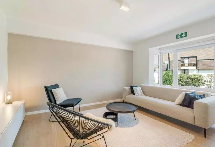 Modern, Mooi En Stijlvol App Vlakbij Winkelstraat