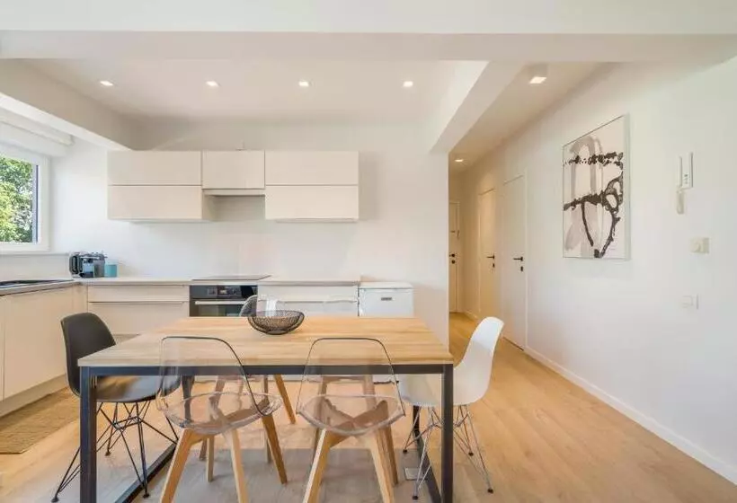 Modern, Mooi En Stijlvol App Vlakbij Winkelstraat