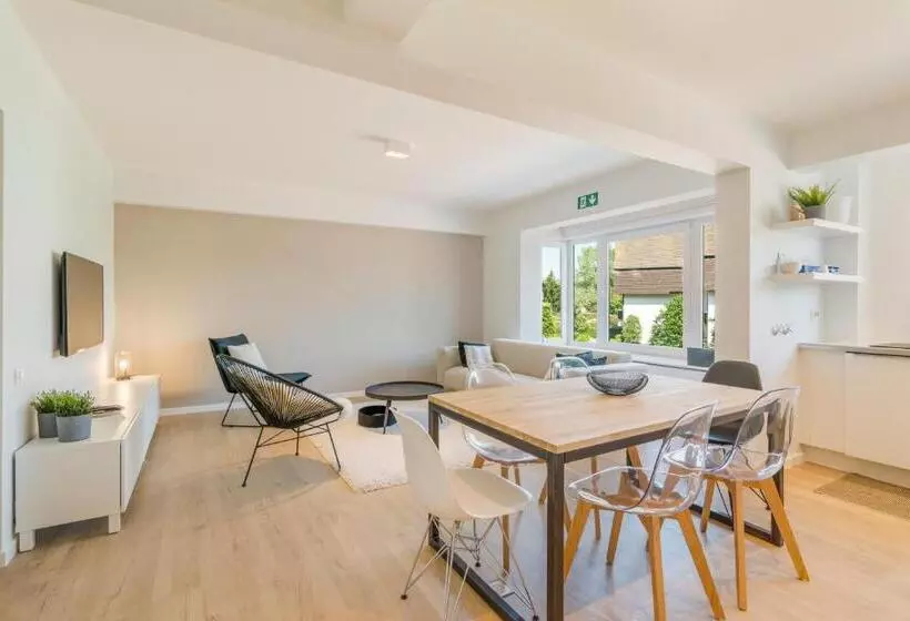 Modern, Mooi En Stijlvol App Vlakbij Winkelstraat