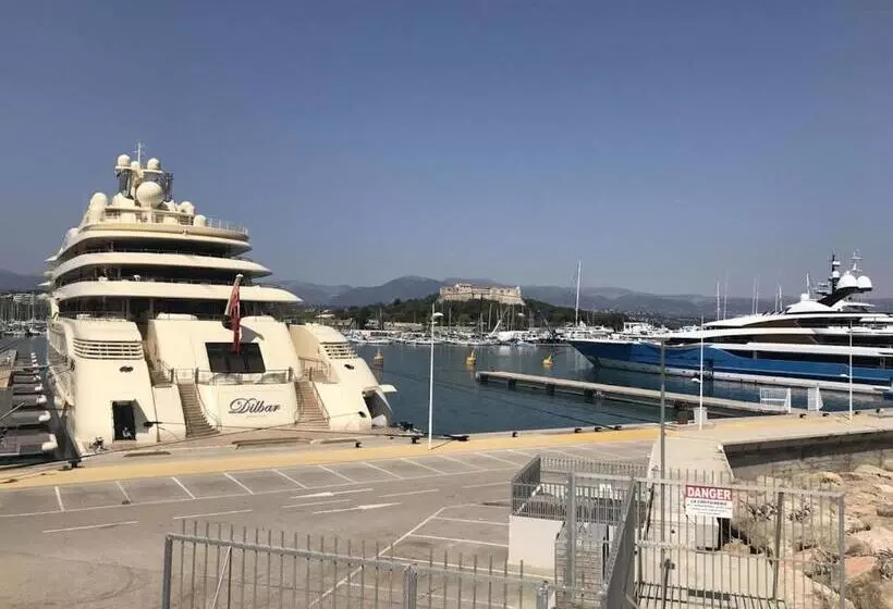 Sleep In Antibes City Port