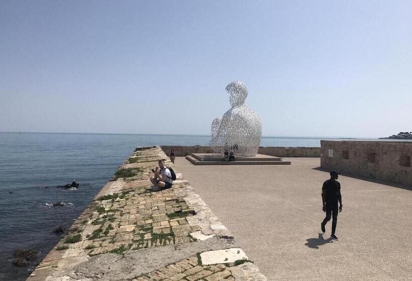 Sleep In Antibes City Port