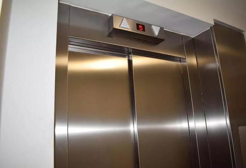 The Paisley Penthouse   Stunning View Of The Abbey