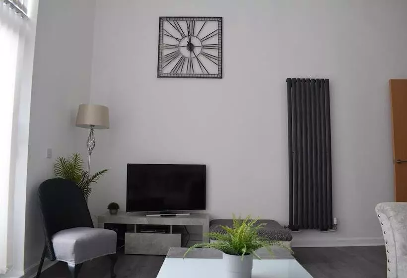 The Paisley Penthouse   Stunning View Of The Abbey