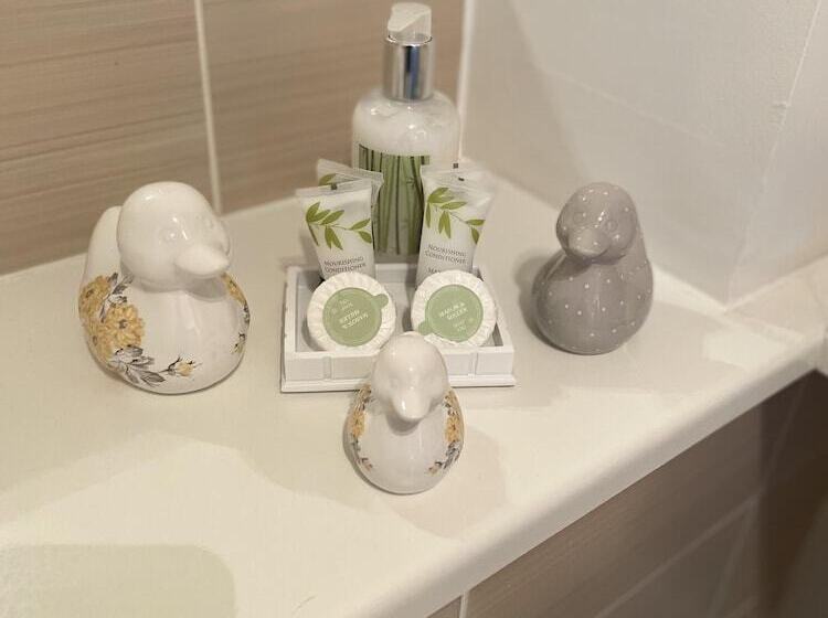 The Paisley Penthouse   Stunning View Of The Abbey