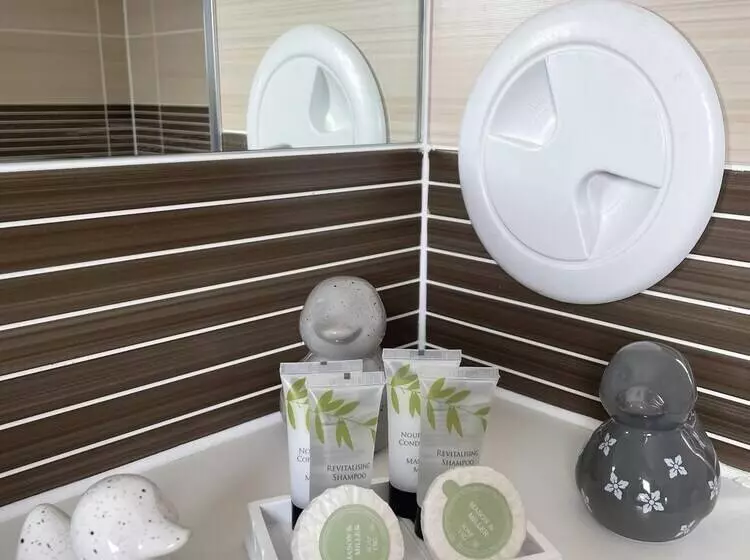 The Paisley Penthouse   Stunning View Of The Abbey