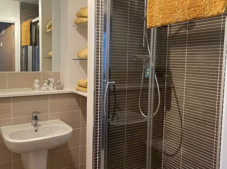 The Paisley Penthouse   Stunning View Of The Abbey