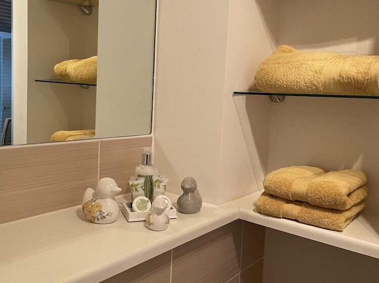 The Paisley Penthouse   Stunning View Of The Abbey