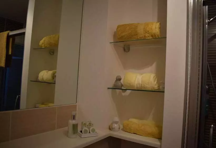 The Paisley Penthouse   Stunning View Of The Abbey