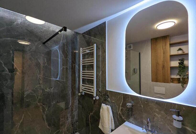 Joyride Exclusive Apartment