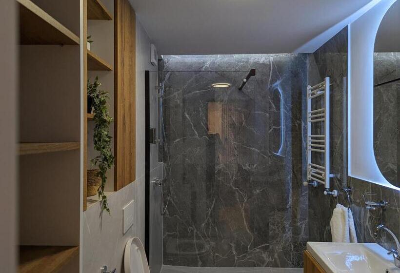 Joyride Exclusive Apartment