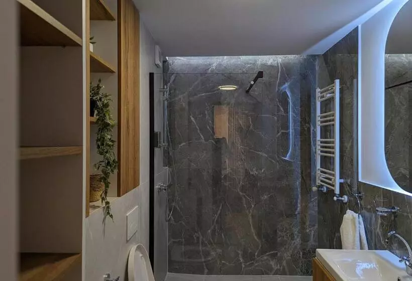 Joyride Exclusive Apartment