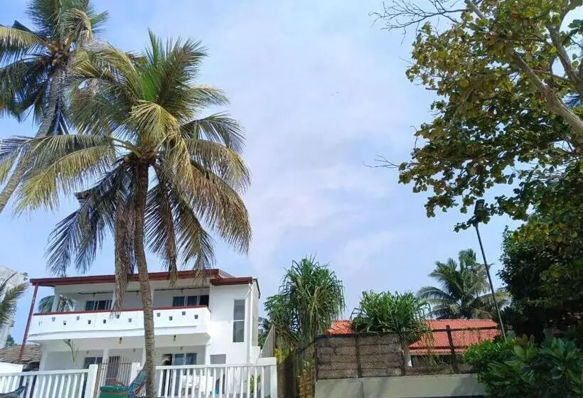 هاستل Yes Beach House