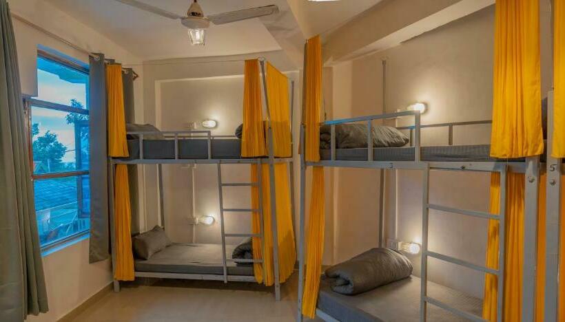 Whoopers Hostel Bir