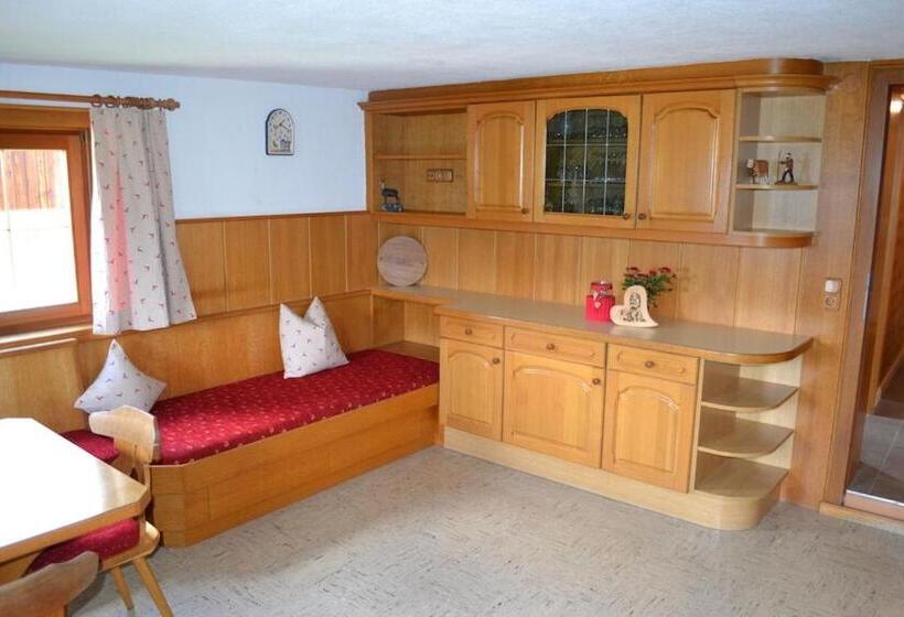 Ferienhaus Obersäuling Im Sommer