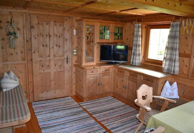 Ferienhaus Obersäuling Im Sommer