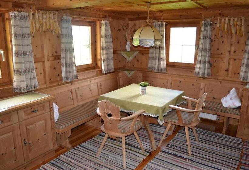 Ferienhaus Obersäuling Im Sommer