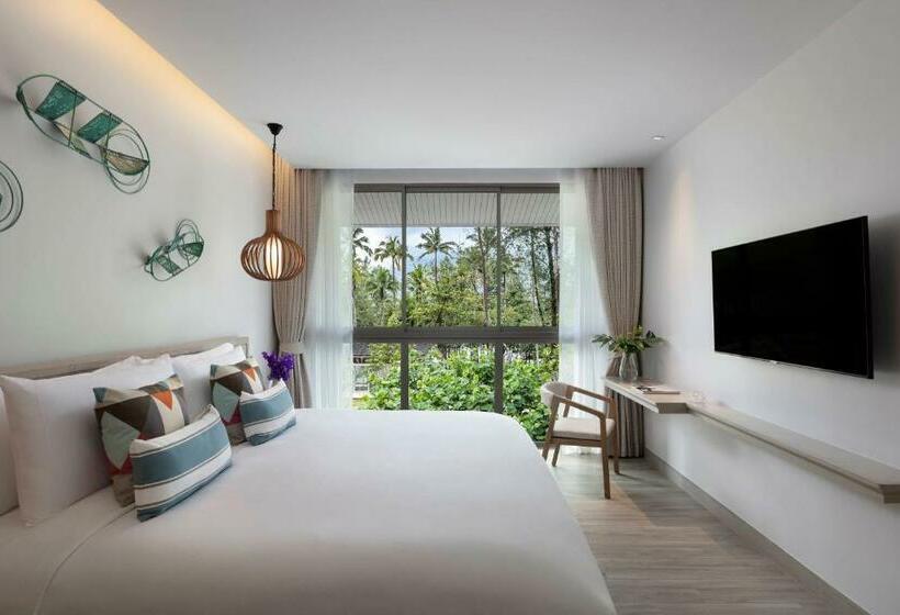 בית מלון כפרי Avani Plus Khao Lak Resort