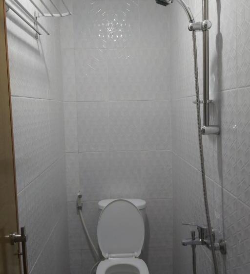 Отель Reddoorz Near Gor Uny