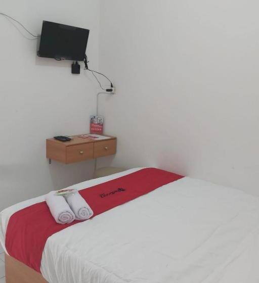 Отель Reddoorz Near Gor Uny