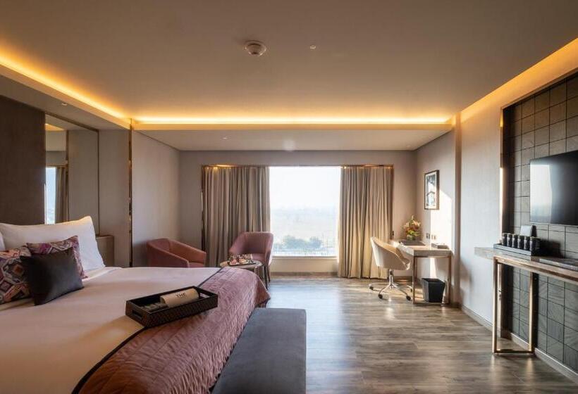 בית מלון כפרי The Park Indore