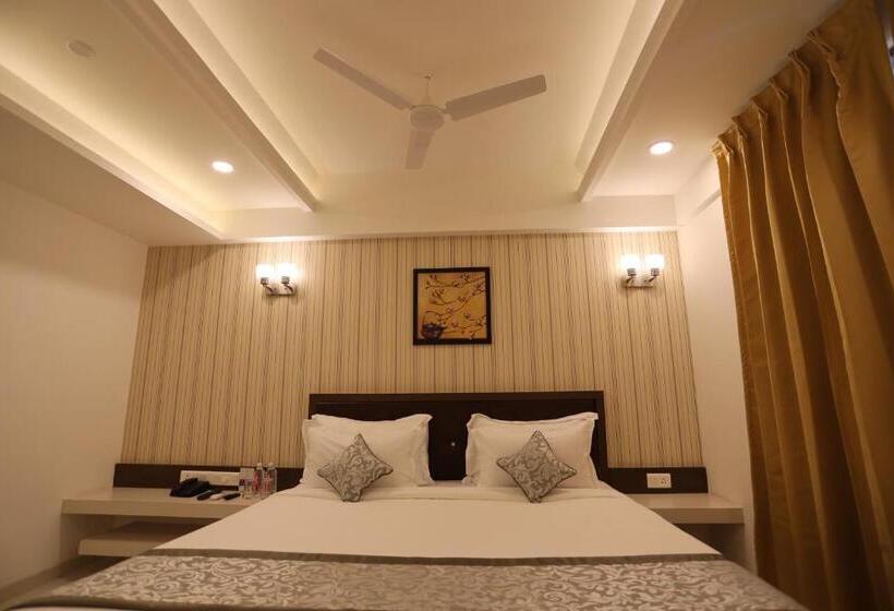 Hotel Click Collection Jaipur, Sindhi Camp