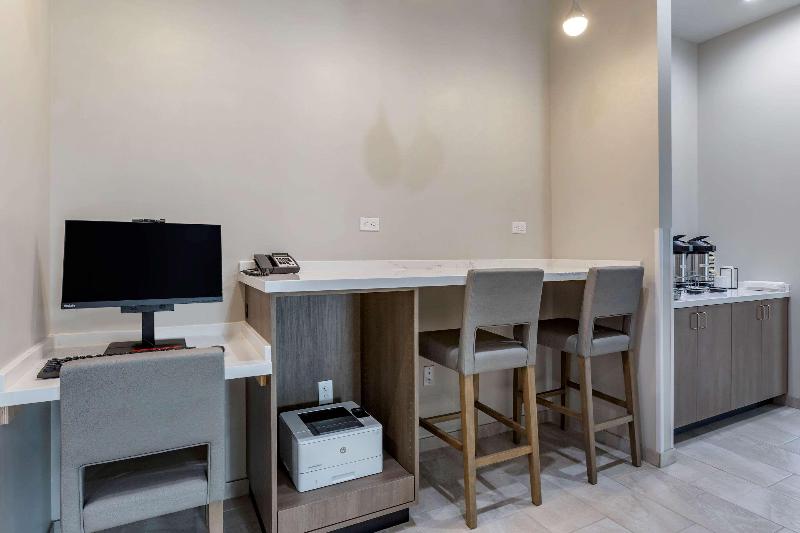 호텔 Comfort Suites Scottsdale Talking Stick Entertainment District