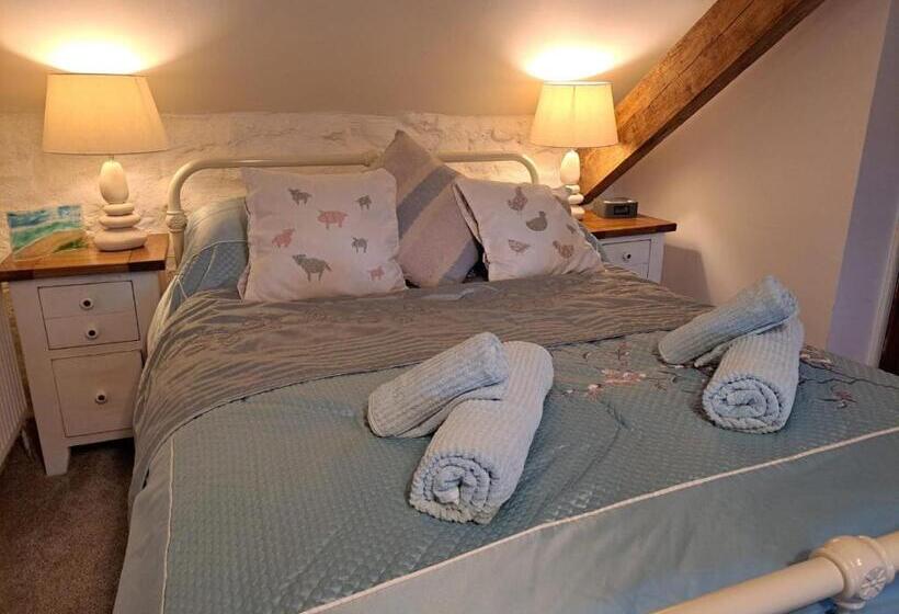 Idlewild Animal Sanctuary Farmhouse Stay   Charity