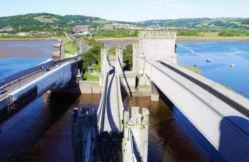 Idlewild Animal Sanctuary Farmhouse Stay   Charity