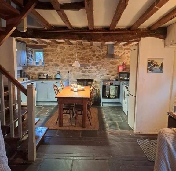 Idlewild Animal Sanctuary Farmhouse Stay   Charity