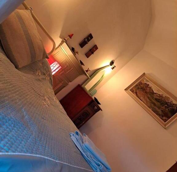 Idlewild Animal Sanctuary Farmhouse Stay   Charity