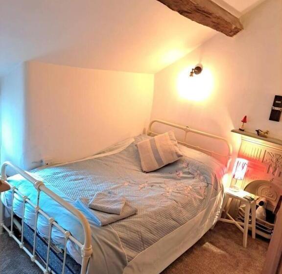 Idlewild Animal Sanctuary Farmhouse Stay   Charity