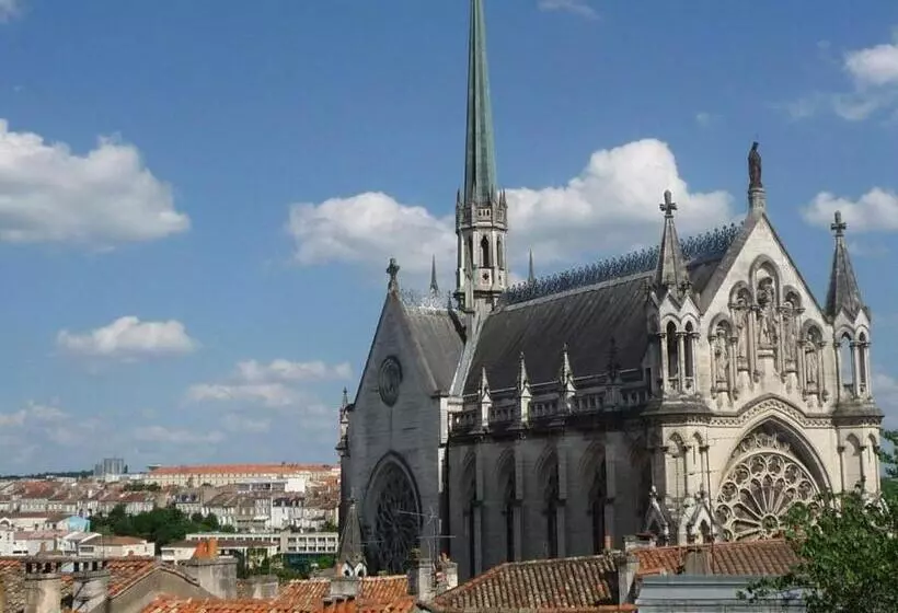 ベッドアンドブレックファースト La Suite Angoulême