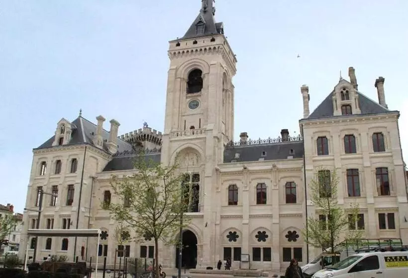 ベッドアンドブレックファースト La Suite Angoulême