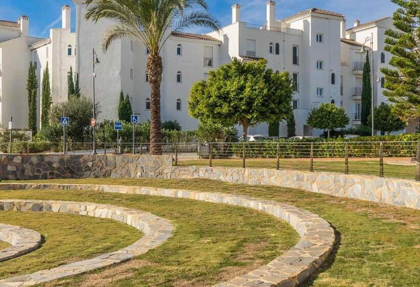 First Floor Apartment Near The Town Centre   Aa511lt