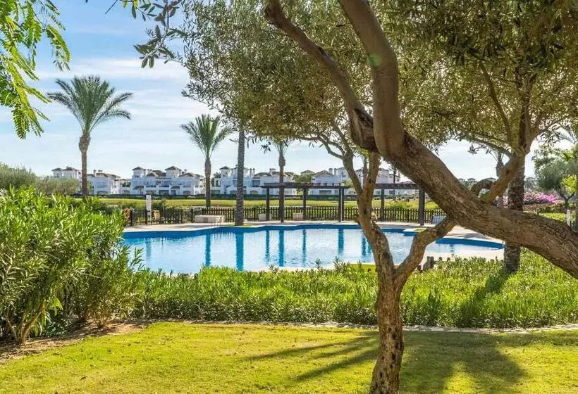 First Floor Apartment Near The Town Centre   Aa511lt