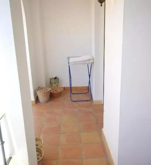 First Floor Apartment Near The Town Centre   Aa511lt