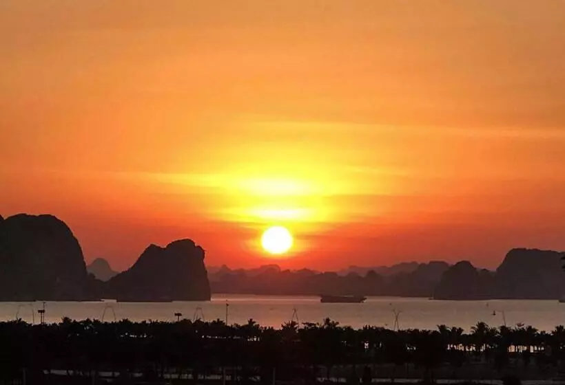 Elysinam Boutique Hotel Ha Long