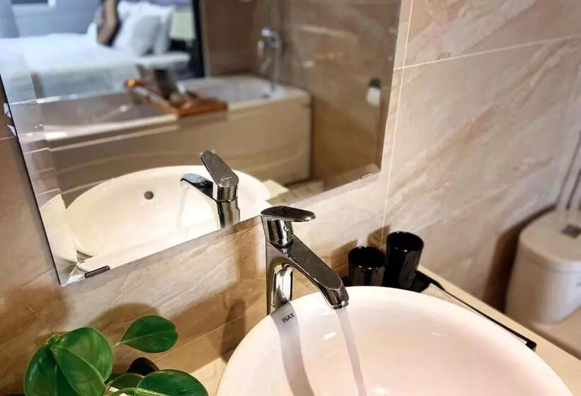 Elysinam Boutique Hotel Ha Long