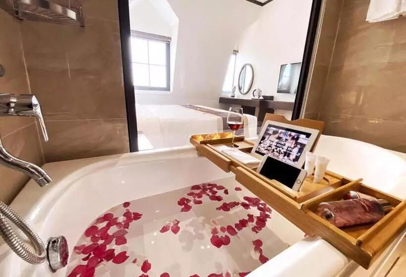 Elysinam Boutique Hotel Ha Long