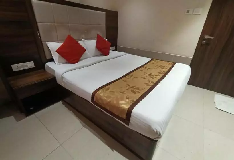 هتل Regal Inn Andheri   Nearest Mumbai Airport T1