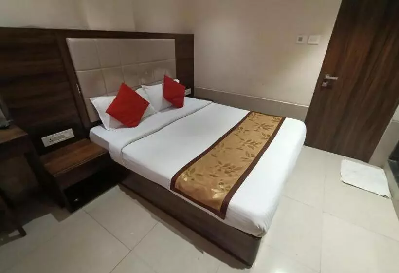 هتل Regal Inn Andheri   Nearest Mumbai Airport T1