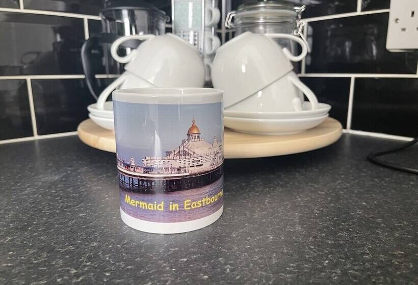 Impeccable 2 Bed Apartment In Eastbourne