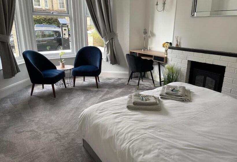 Impeccable 2 Bed Apartment In Eastbourne